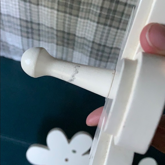 Flower shaped wall pegs - Picture 5 of 5